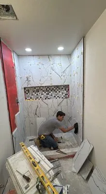Carlito setting shower tile